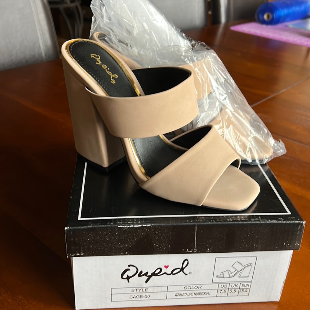 Qupid janessa block heeled sandals. Size 7.5, brand new, never worn
